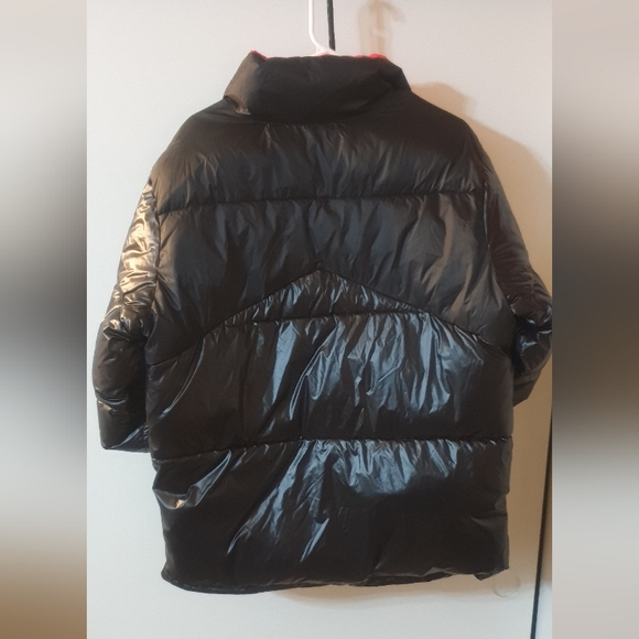 Apex Legends Black Jacket Black on the outside red on the inside - Picture 3 of 5